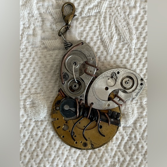 NWOT Pendant bee bug insect Handmade by Etsy Artist Steampunk watch parts - Picture 11 of 14